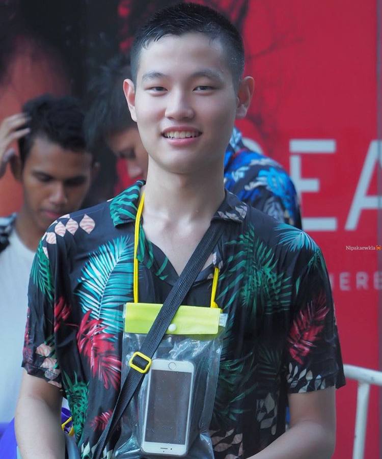 กรุบกริบ งานดี เล่นน้ำ