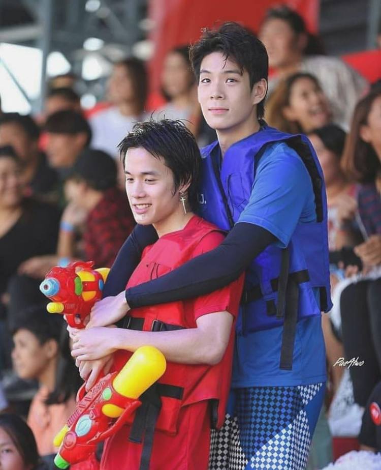 กรุบกริบ งานดี เล่นน้ำ