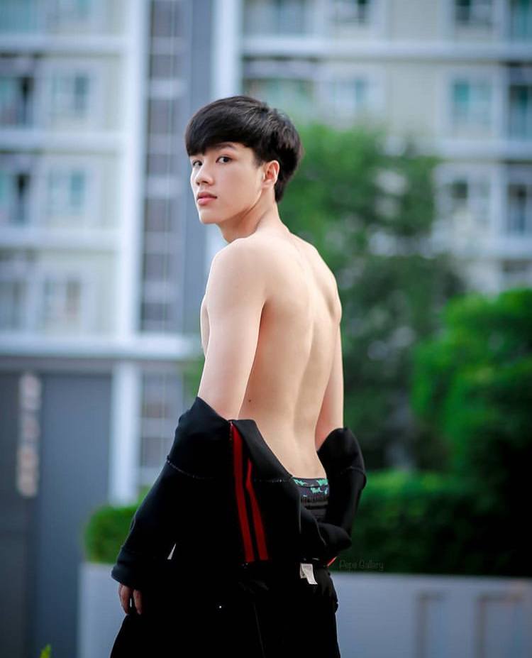 กรุบกริบ งานดี เล่นน้ำ