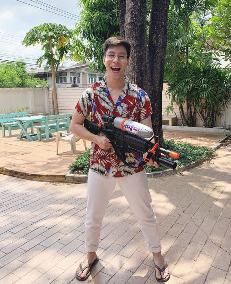 กรุบกริบ งานดี เล่นน้ำ