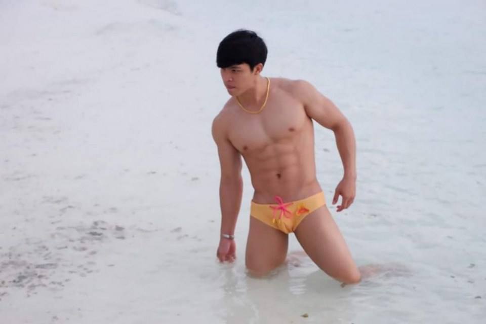 ร้อนระอุ จ๊าบ นายแบบหนุ่มฮอต โชว์แซ่บที่มัลดีฟ