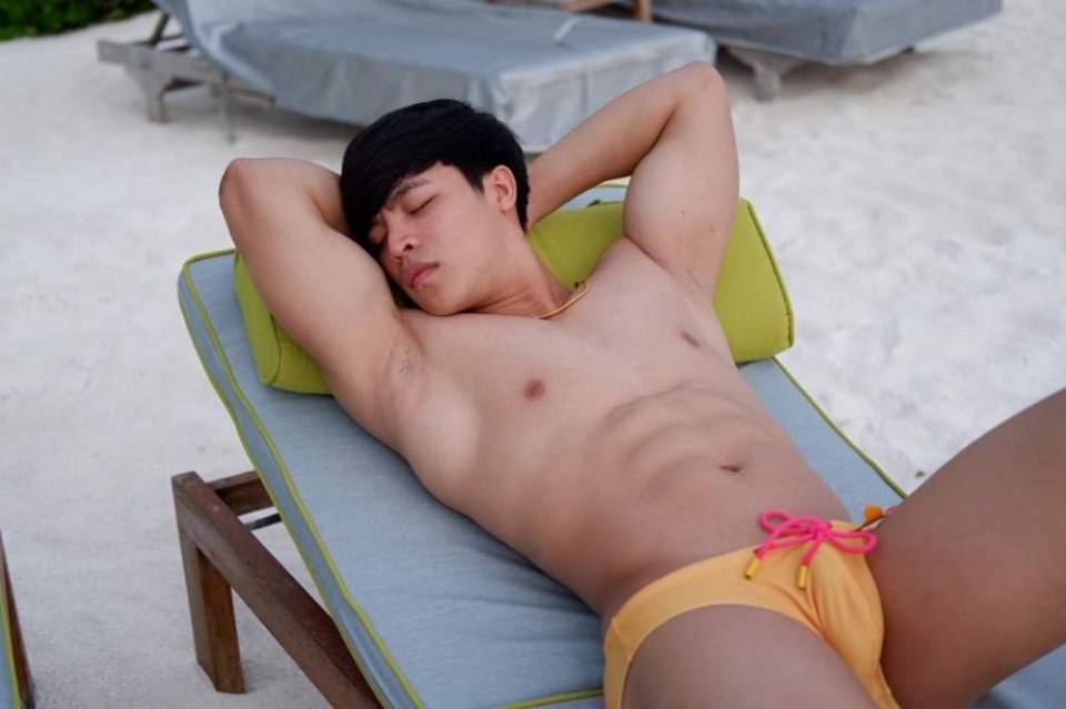 ร้อนระอุ จ๊าบ นายแบบหนุ่มฮอต โชว์แซ่บที่มัลดีฟ