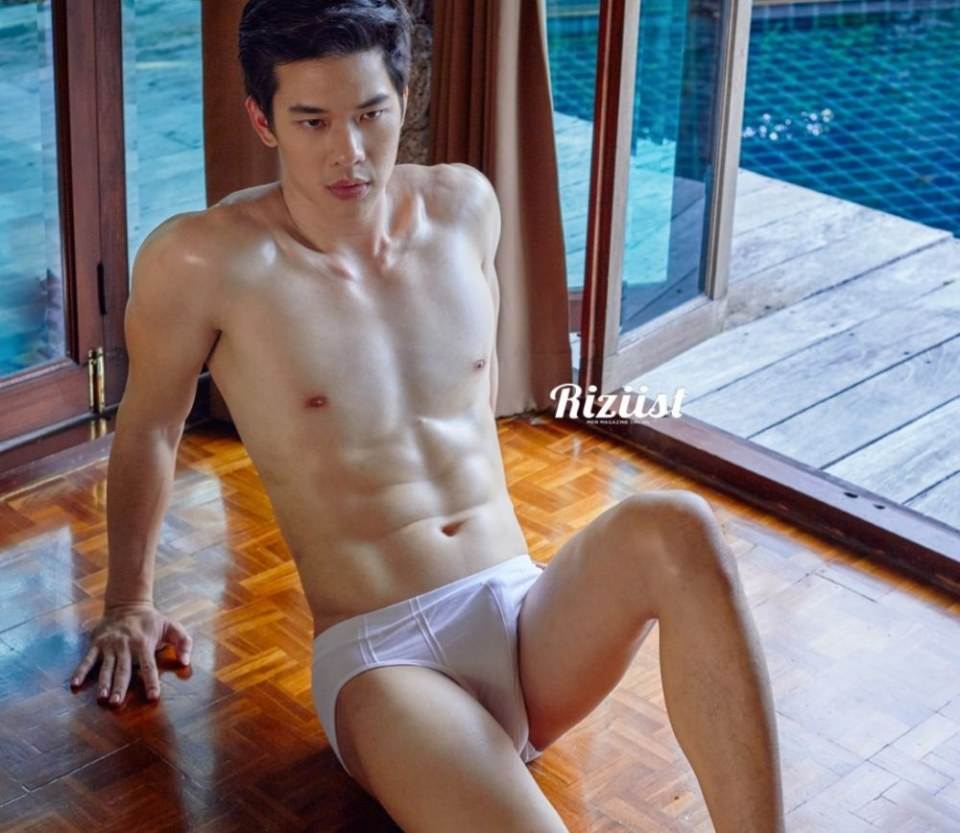 หนุ่มหล่อขึ้นปก 166
