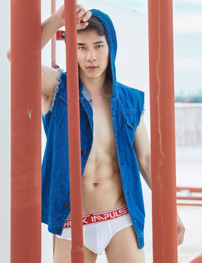 หนุ่มหล่อขึ้นปก 166