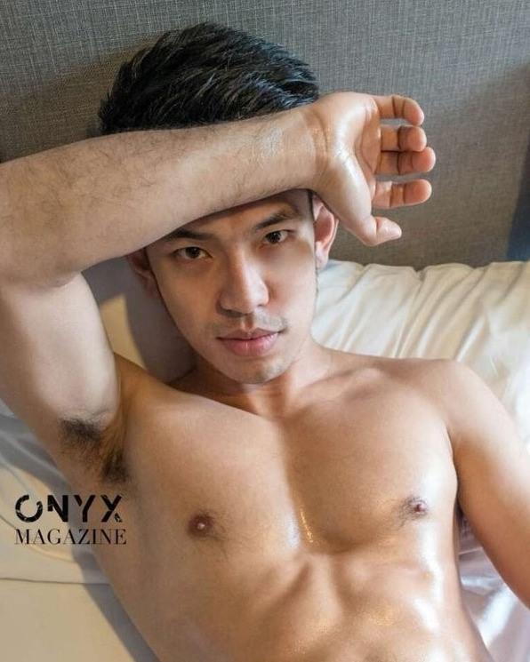 หนุ่มหล่อขึ้นปก 168