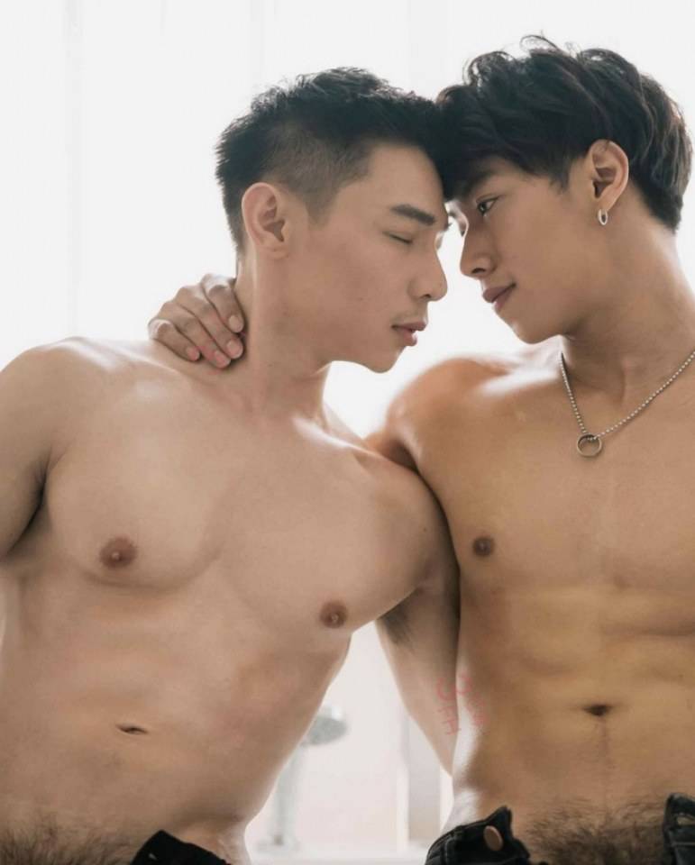 หนุ่มหล่อขึ้นปก 169