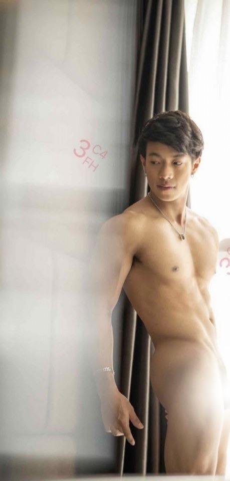 หนุ่มหล่อขึ้นปก 169