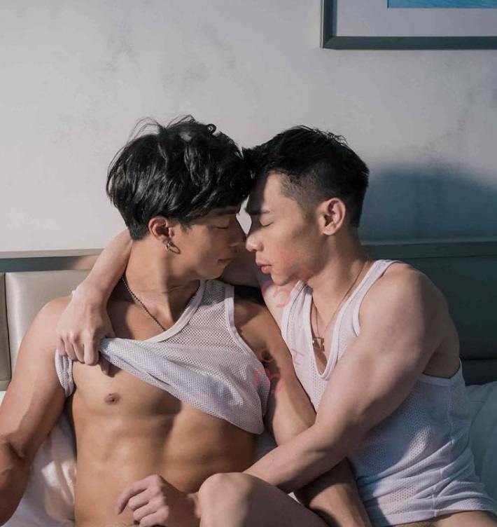 หนุ่มหล่อขึ้นปก 169