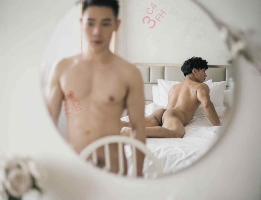 หนุ่มหล่อขึ้นปก 169