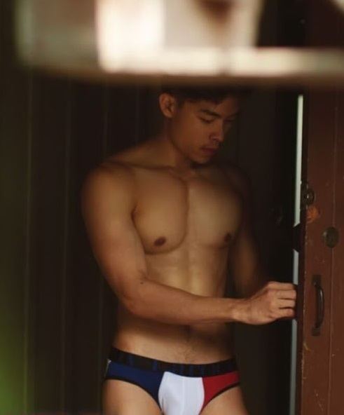 หนุ่มหล่อขึ้นปก 171