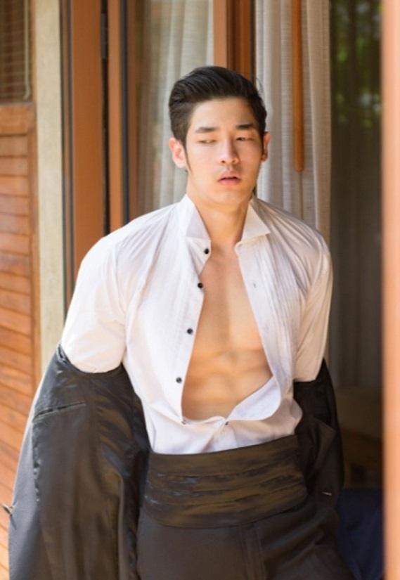 หนุ่มหล่อขึ้นปก 176