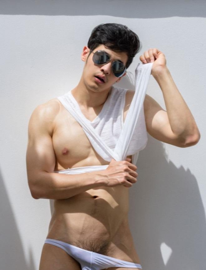 หนุ่มหล่อขึ้นปก 176