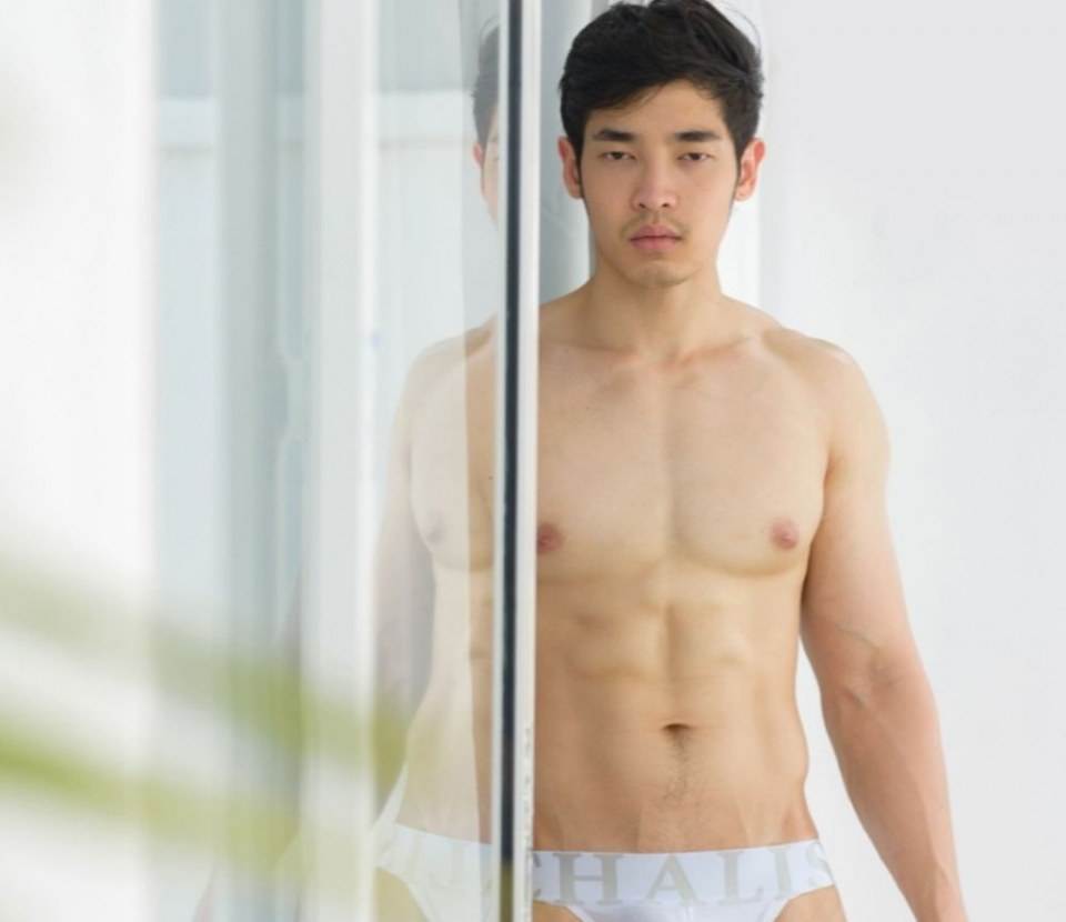 หนุ่มหล่อขึ้นปก 176