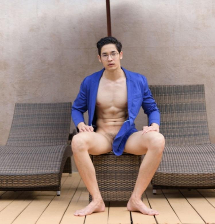 หนุ่มหล่อขึ้นปก 176