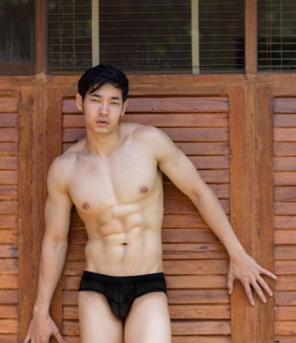 หนุ่มหล่อขึ้นปก 176