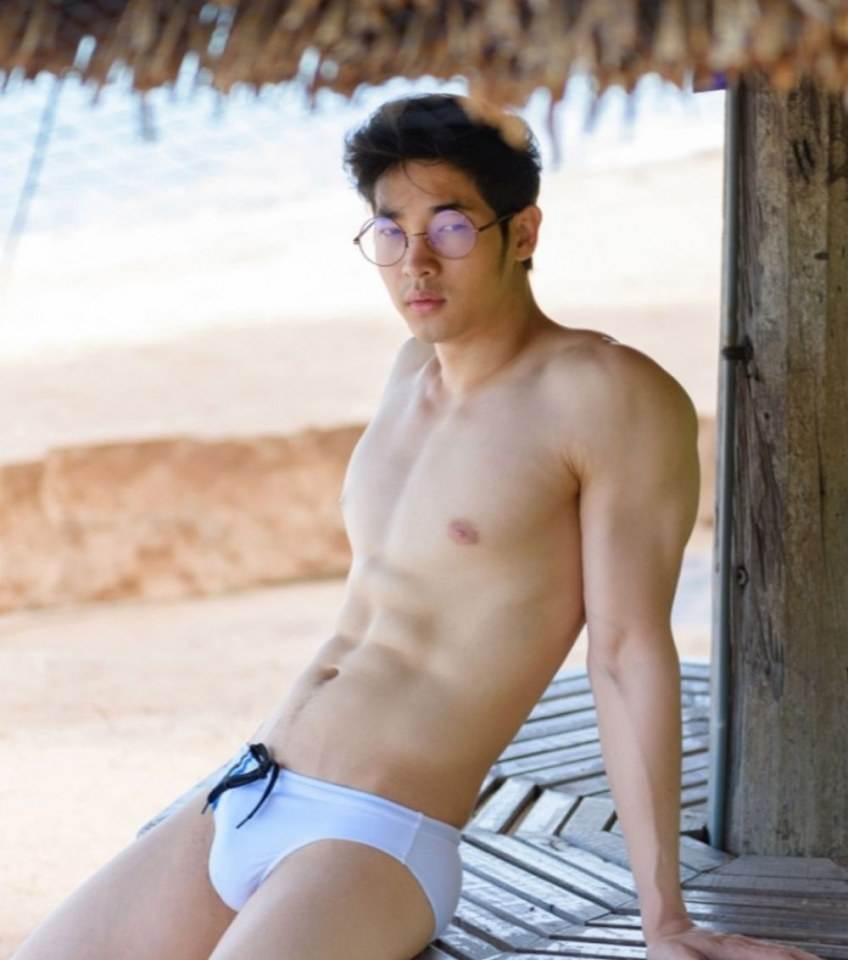 หนุ่มหล่อขึ้นปก 176.2