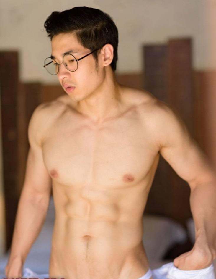 หนุ่มหล่อขึ้นปก 176.3