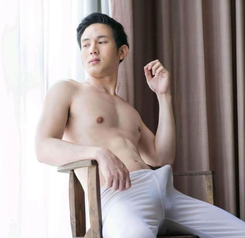 หนุ่มหล่อขึ้นปก 177