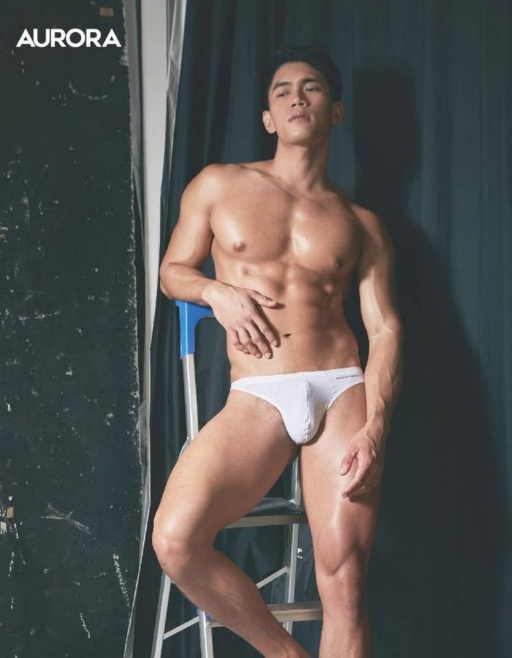 หนุ่มหล่อขึ้นปก 179