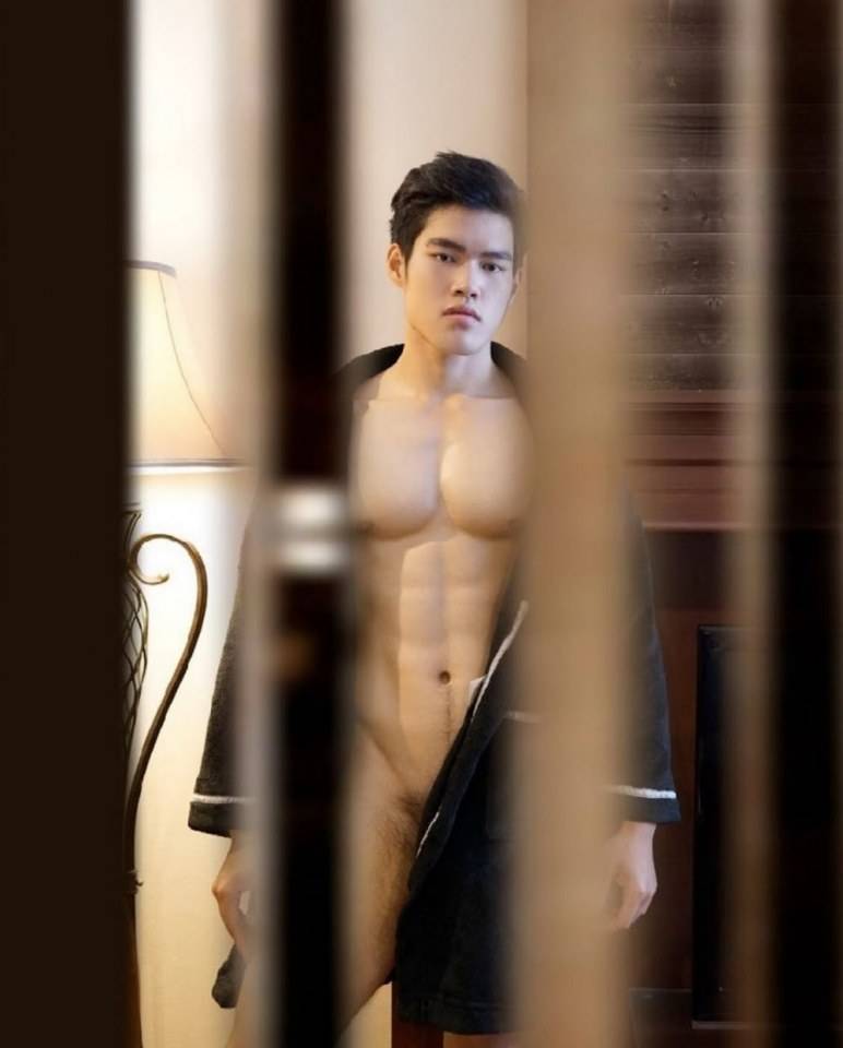 หนุ่มหล่อขึ้นปก 180