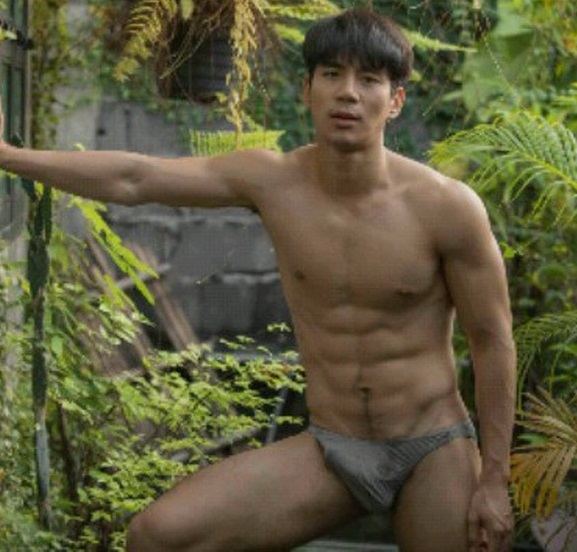 หนุ่มหล่อขึ้นปก 181.2