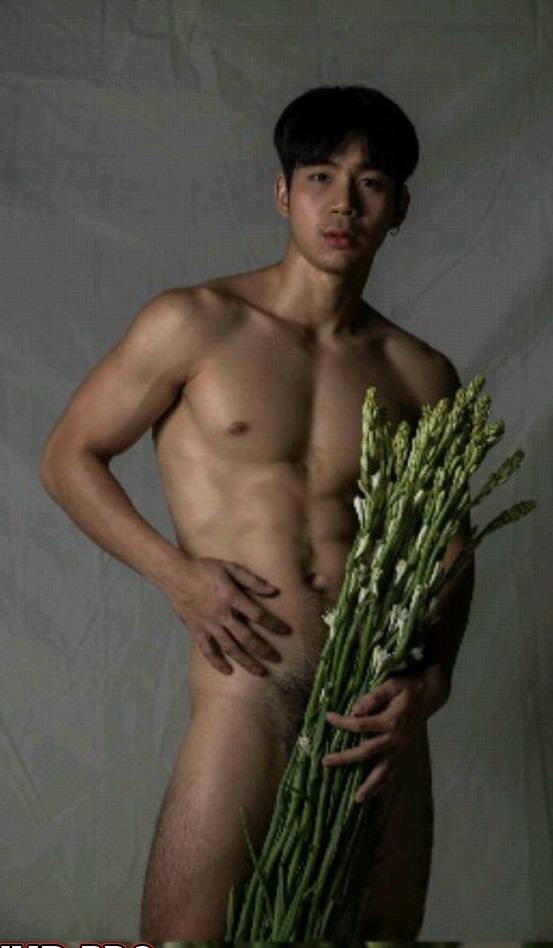 หนุ่มหล่อขึ้นปก 181.2