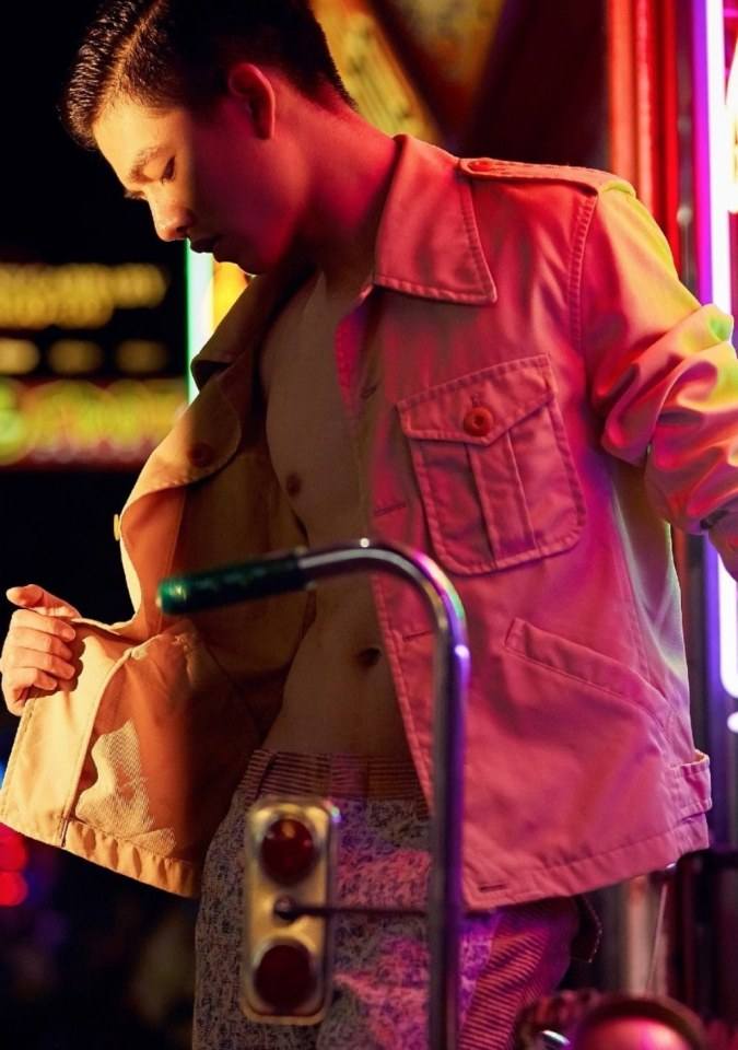หนุ่มหล่อขึ้นปก 183