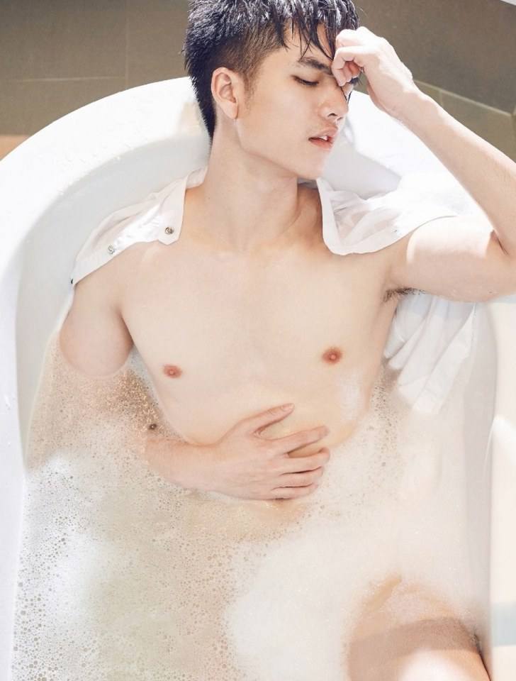 หนุ่มหล่อขึ้นปก 183