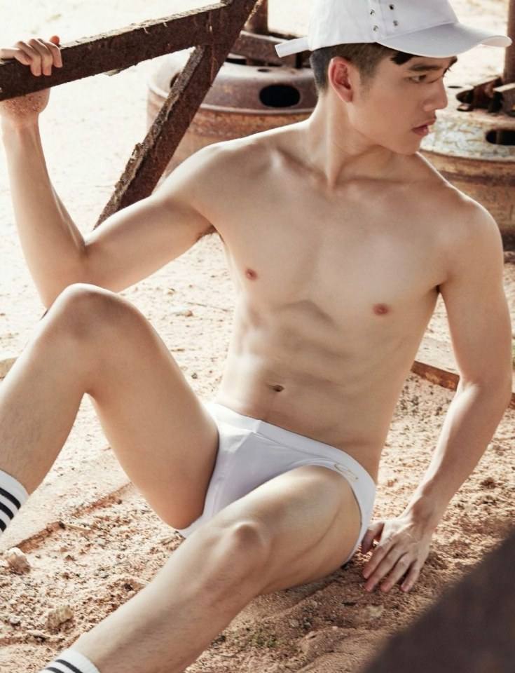 หนุ่มหล่อขึ้นปก 183