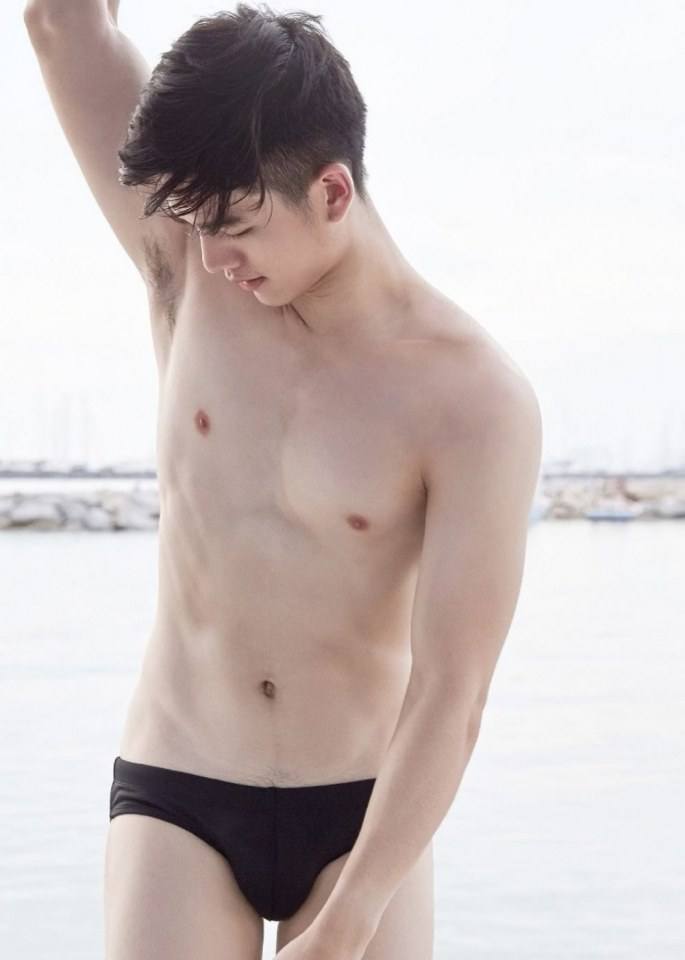 หนุ่มหล่อขึ้นปก 183