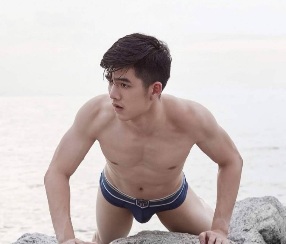 หนุ่มหล่อขึ้นปก 183