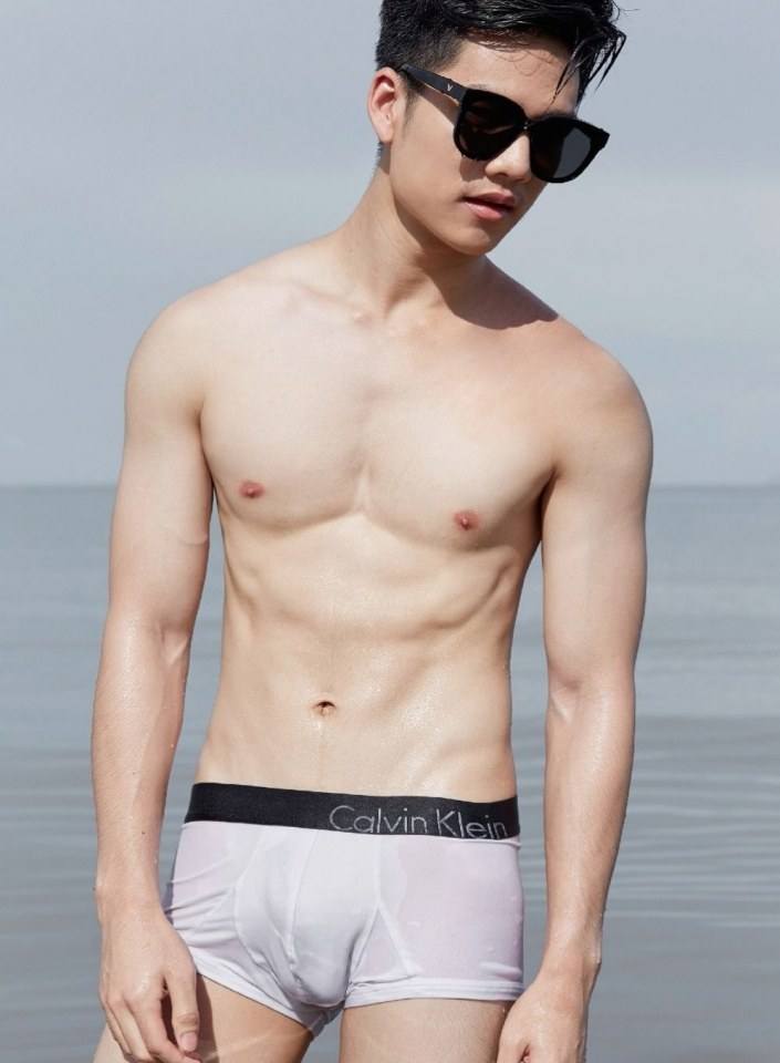 หนุ่มหล่อขึ้นปก 183