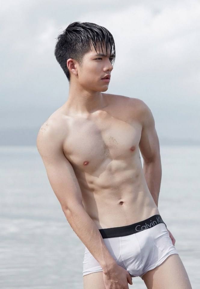 หนุ่มหล่อขึ้นปก 183