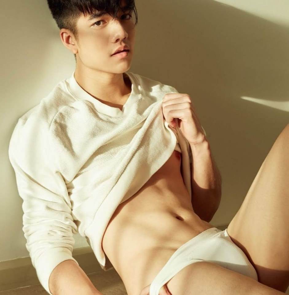 หนุ่มหล่อขึ้นปก 183
