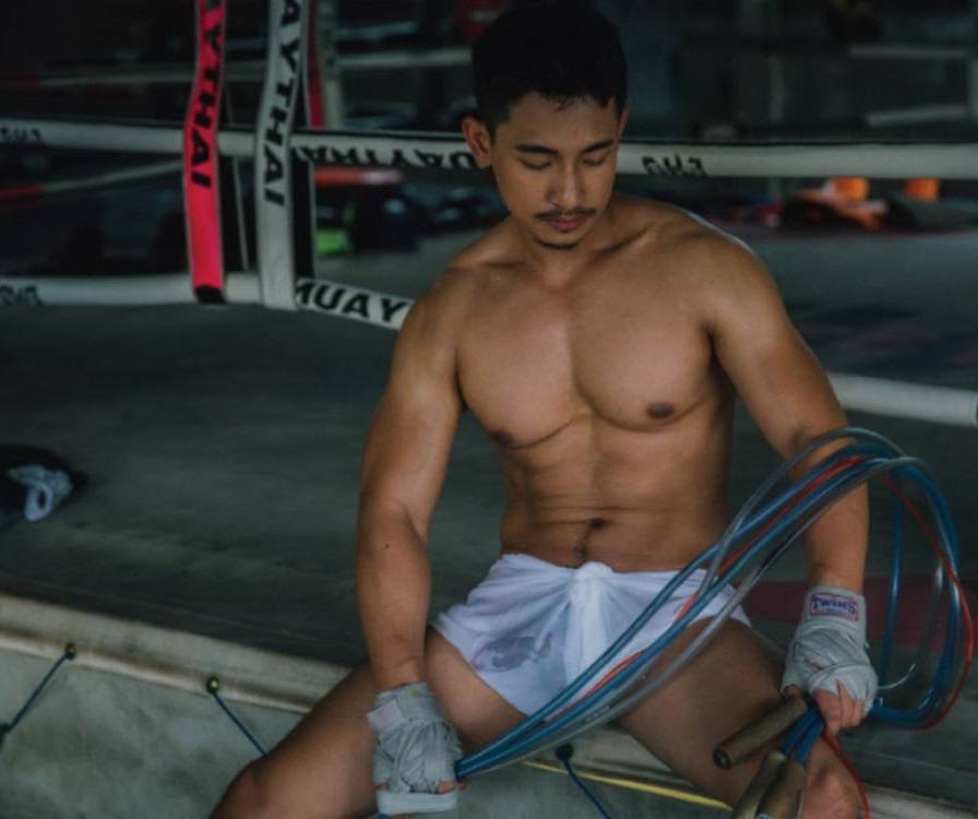หนุ่มหล่อขึ้นปก 186