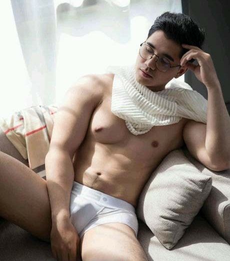 หนุ่มหล่อขึ้นปก 187