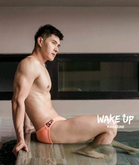 หนุ่มหล่อขึ้นปก 190
