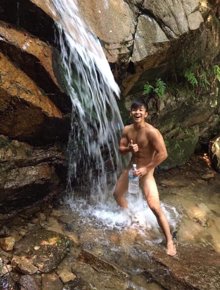 ร้อนแบบนี้ไปเล่นน้ำกัน