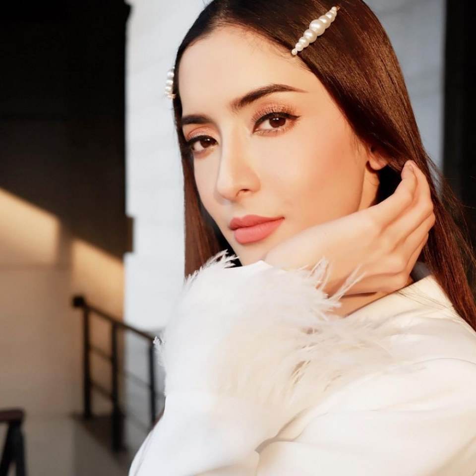 พิ้งกี้ สาวิกา เรื่อง นางโชว์