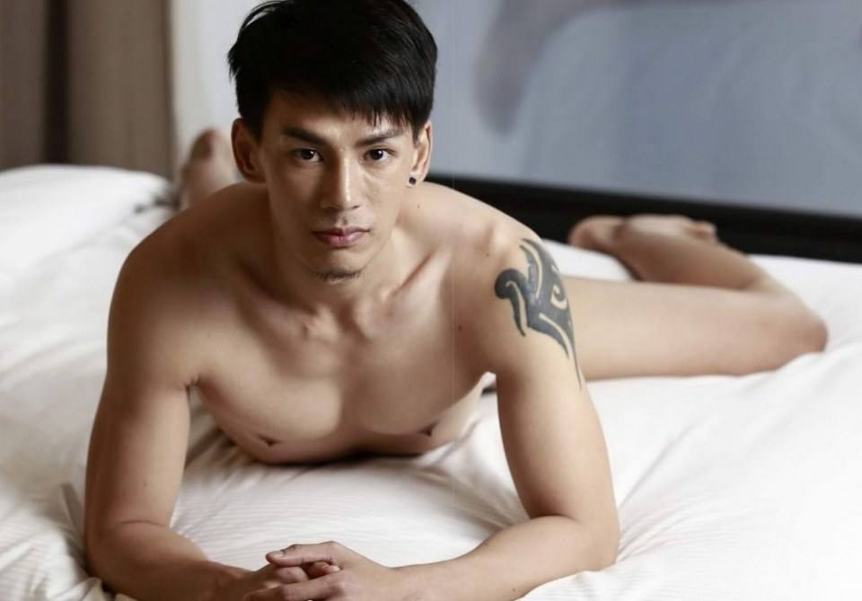 หนุ่มหล่อขึ้นปก 194