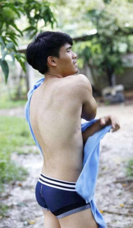 หนุ่มหล่อขึ้นปก 195
