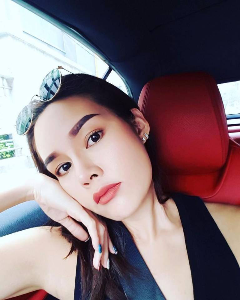 หญิง รฐา