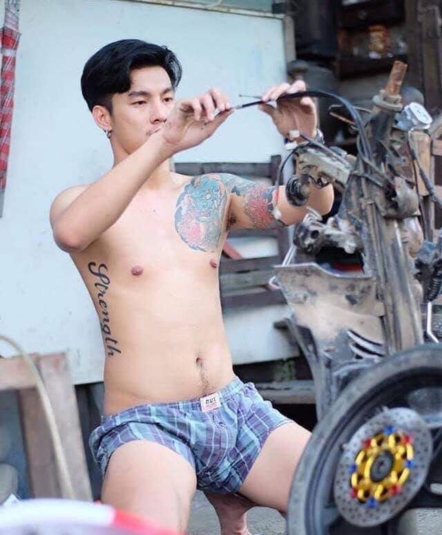 ถอดโชว์เรือนร่าง 2514