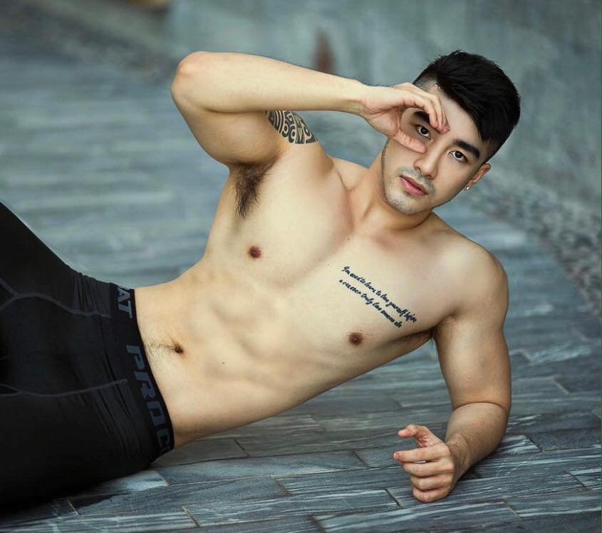 ถอดโชว์เรือนร่าง 2514