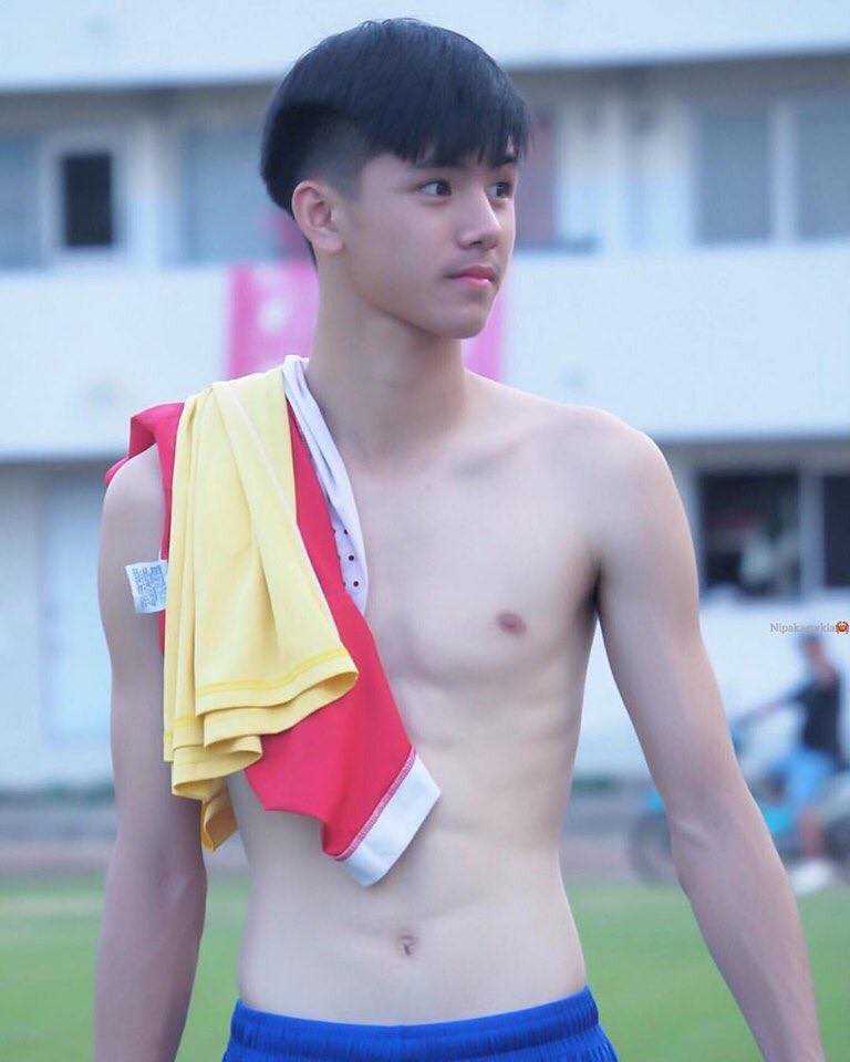 ถอดโชว์เรือนร่าง 2515