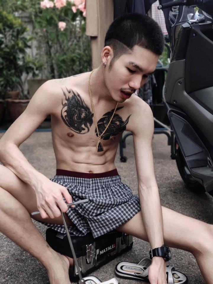 ถอดโชว์เรือนร่าง 2515