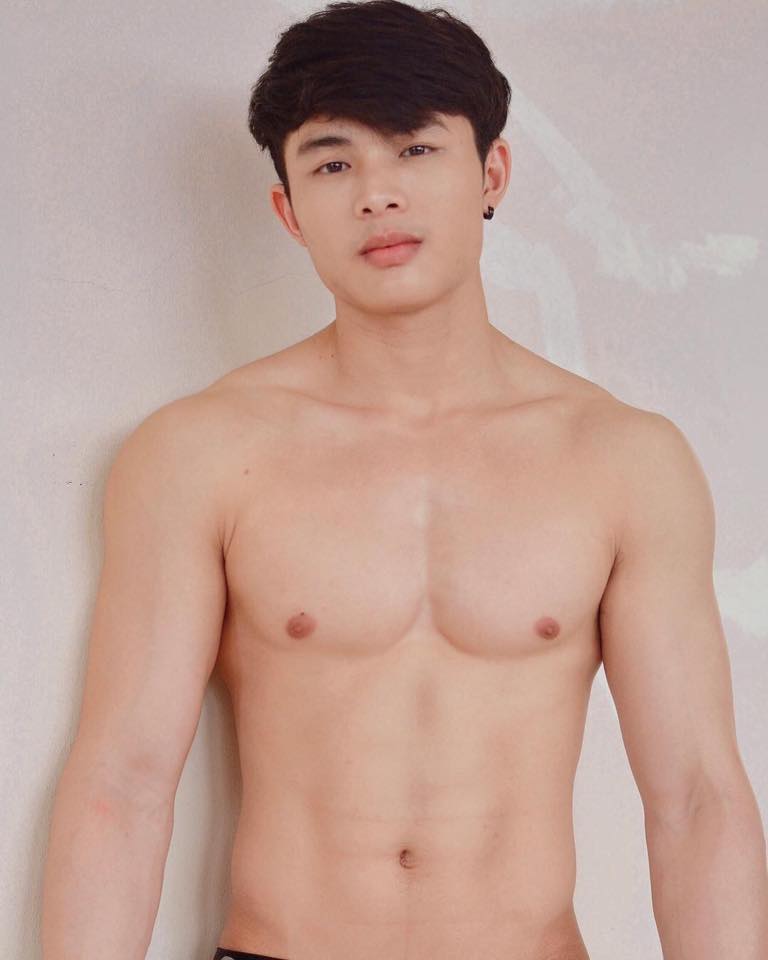 ถอดโชว์เรือนร่าง 2515
