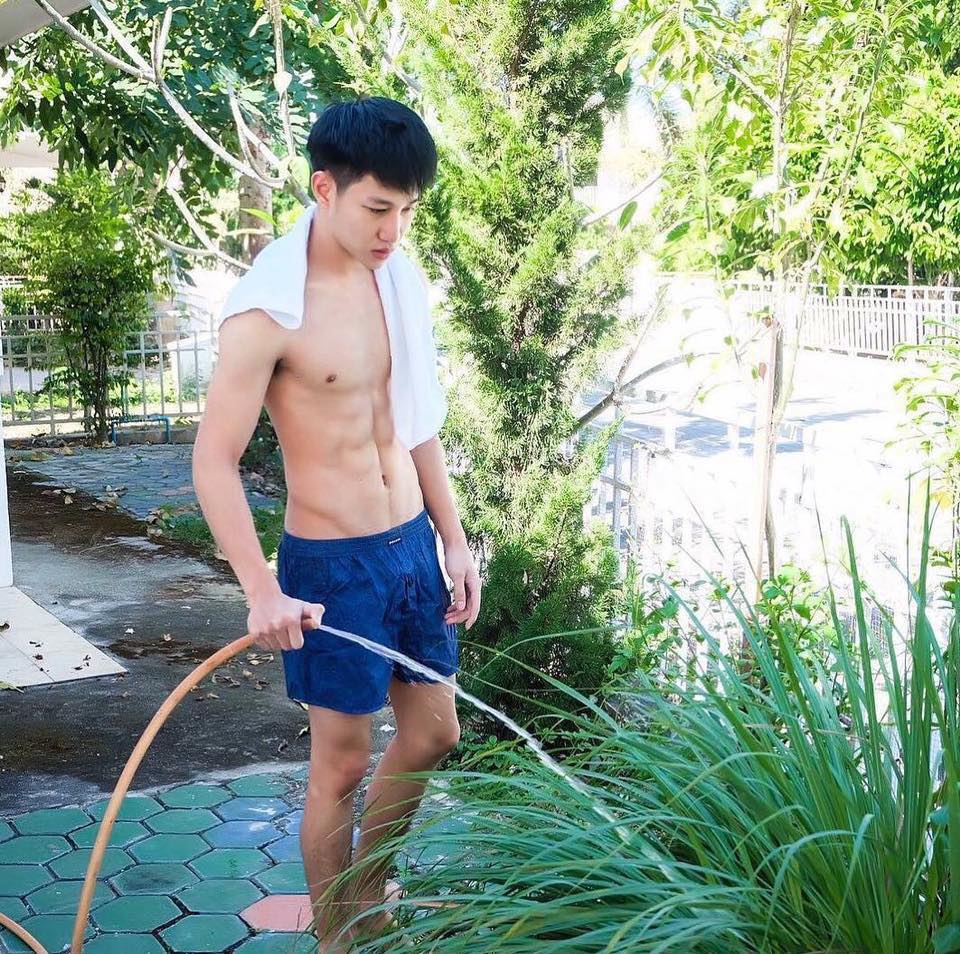 ถอดโชว์เรือนร่าง 2515