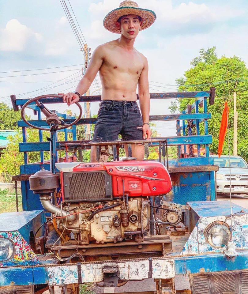 ถอดโชว์เรือนร่าง 2515