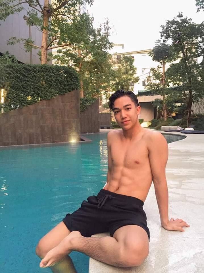 ถอดโชว์เรือนร่าง 2518